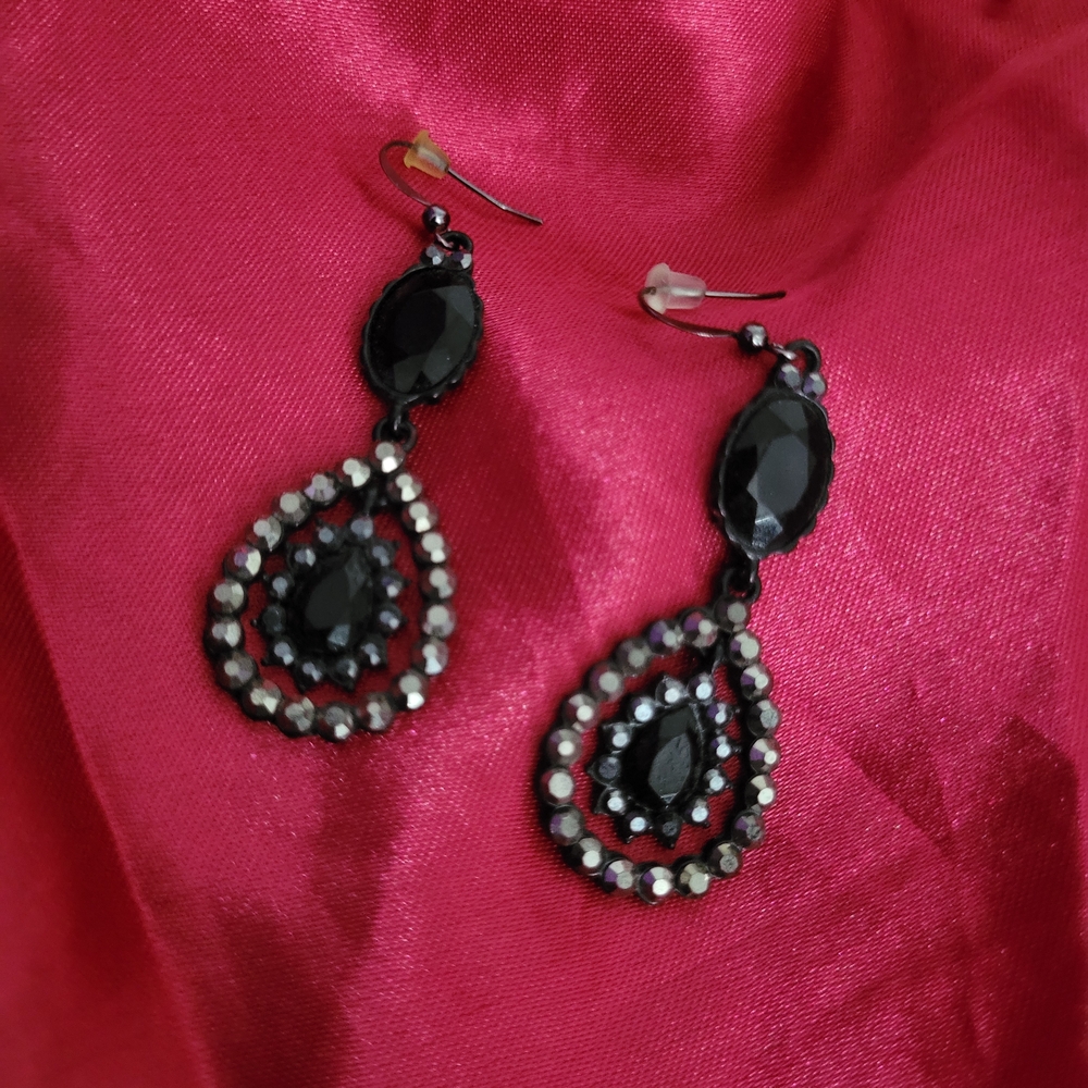 Elegant Black and Silver Teardrop Earrings